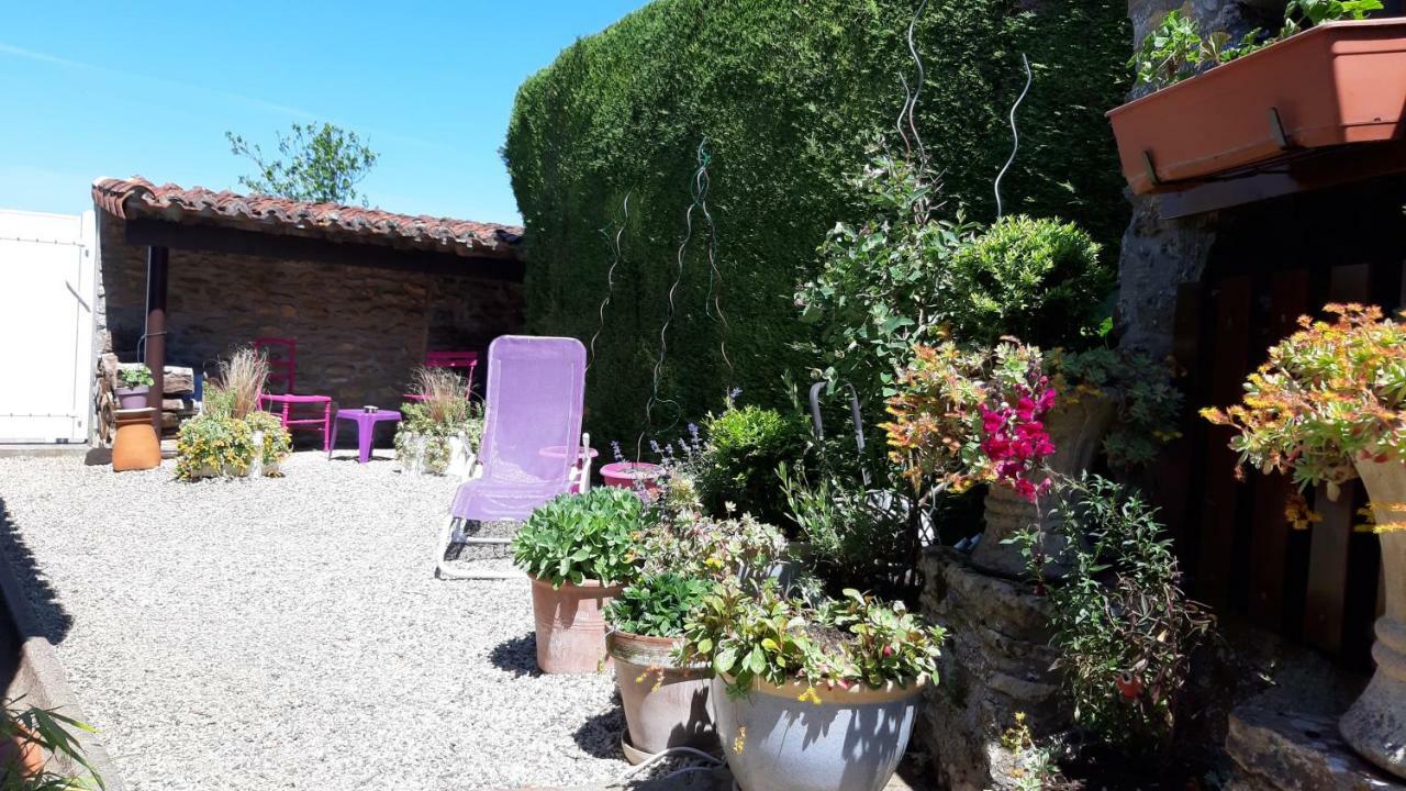 L' Esterlanges Suite Famille 2 Chambres 4 Personnes Proche Puydufou Saint-Vincent-Sterlanges Buitenkant foto